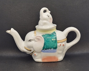 Théière éléphant rouge vintage
