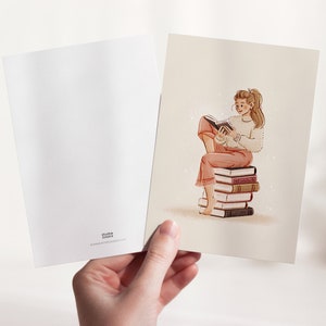 postale de rat de bibliothèque A6 Amoureux des livres Illustration pour prendre soin de soi Fille qui lit Carte de voeux illustrée Décoration murale Petit cadeau image 3