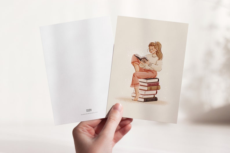 postale de rat de bibliothèque A6 Amoureux des livres Illustration pour prendre soin de soi Fille qui lit Carte de voeux illustrée Décoration murale Petit cadeau image 3