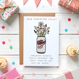 Cartão engraçado para impressão sobre parentalidade | Humor de mãe com Dr Pepper e dieta | Cartão dobrável para download instantâneo