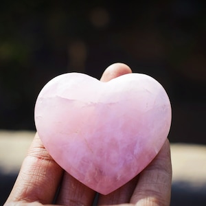 Rose Quartz Heart / Rose Quartz Heart Stone / Heart Crystal / Crystal Heart / Heart Carving / Home Decor / Stone Heart / Rose Quartz Crystal