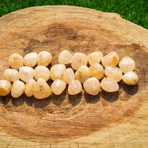 Conjunto de runas grabadas de aventurina amarilla natural de 25 piezas