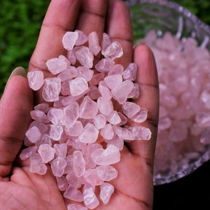 Chips de cuarzo rosa - Chips de piedra preciosa sin perforar - Chips de piedra de cristal curativo - Decoración del hogar