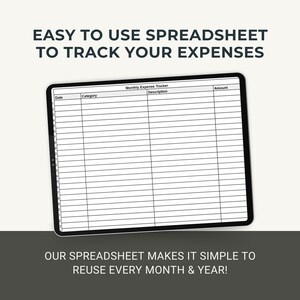 Pu&ograve; includere: Un tablet digitale che mostra un foglio di calcolo Monthly Expense Tracker con colonne per Date, Category, Description e Amount. Il testo sopra recita EASY TO USE SPREADSHEET TO TRACK YOUR EXPENSES e sotto OUR SPREADSHEET MAKES IT SIMPLE TO REUSE EVERY MONTH & YEAR!