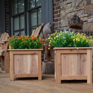 Modern Farmhouse Shaker Cedar Planter - High Quality Build and Materials - Enclosed Bottom - Fully Assembled