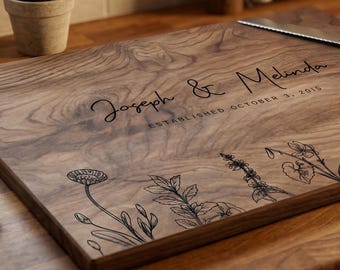 Personalisiertes Walnuss Charcuterie Brett, Käsebrett mit Gravur, Geschenk für Gastgeberinnen, Weiden
