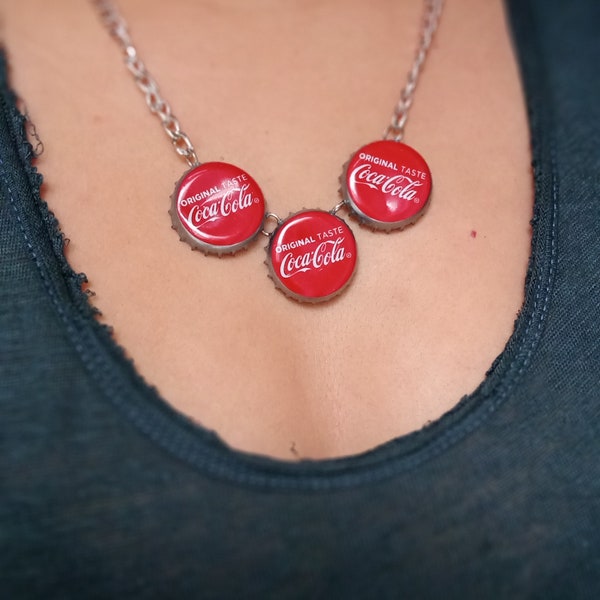 Kette aus veränderten Coca Cola Kronkorken upcycling necklace Coke neunziger Stil y2k Chain rot silber