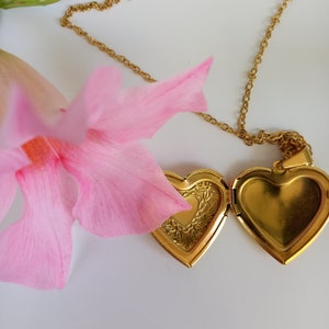 Herz Medaillon Gold Halskette, Ketten Auswahl, Medaillon Herz 18k Gold PVD beschichtet, Florale Gravur Medaillon zum Befüllen mit Foto Bild 4