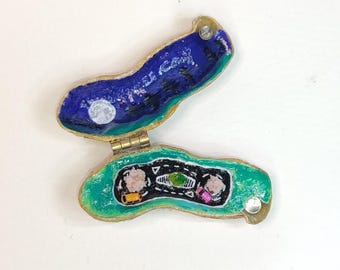 Automa in miniatura a doppio circuito in guscio di arachide – Guida notturna e fiori di ciliegio – Opera d'arte cinetica – Diorama in miniatura per auto.