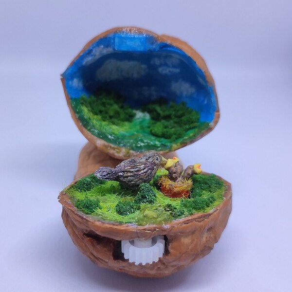 Miniature automaton; bird, blackbird, bird, chicks, nest, landscape..