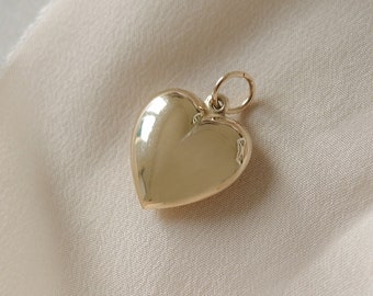 Large 9ct yellow gold love heart pendant