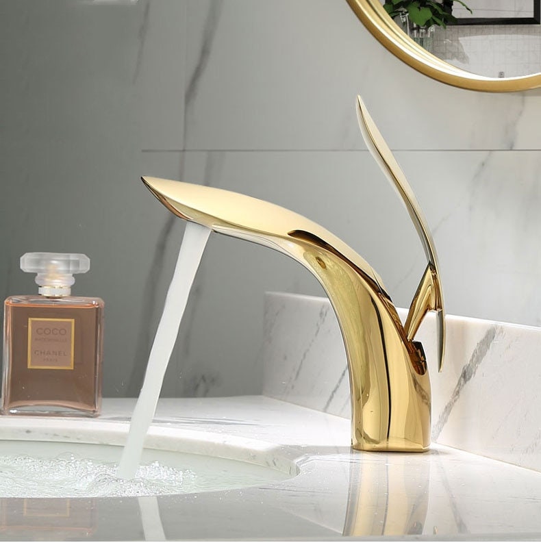Luxury Bathroom Faucet Rose Gold Waterfall Basin Faucet Single Hole Cold and Hot Water Tap Basin Faucet Mixer Taps Luxury Bathroom Faucet Rose Gold Waterfall Basin Faucet Single Hole Cold and Hot Water Tap Basin Faucet Mixer Taps
