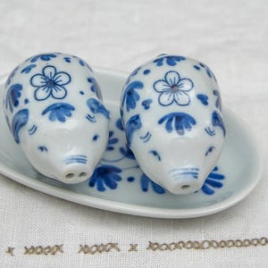 Vintage Salt and Pepper Shaker Set Farm House Salt Box Rustic Kitchenware Decorative Spices Tableware Piglet Decor Blue and White