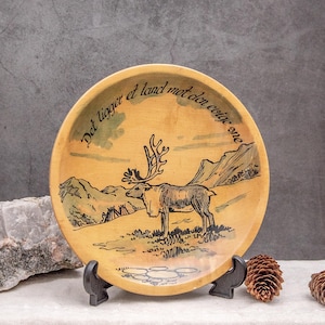 Vintage Wall Plate Wood Wall Art Deer Raindeer Motif Nordic Folk Art Farmhouse Wall Decor Mid Century Boho Handmade Housewarming Gift
