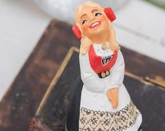Vintage fille norvégienne figurine Norvège traditionnel Bunad costume fait main en céramique figure Scandinavie art folklorique collection décor petit cadeau