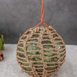 Flotador de pesca antiguo con red, bola de cristal artesanal noruega, globo grande, marca verde de aparejos de pesca M, producido por Moss Glassverk