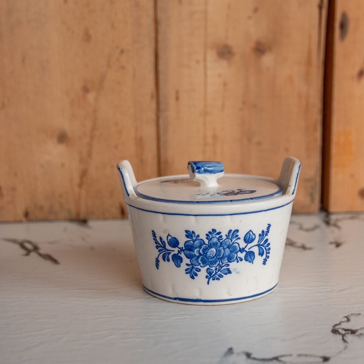 bocal vintage en céramique bleu et blanc motif floral avec couvercle pot de rangement poterie du milieu siècle