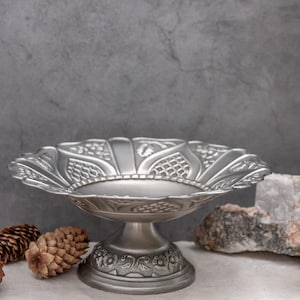 Vintage Cake Plate Footed Serving Bowl Norway Pewter Fruit Stand Handmade Food Serving Pedestal Plate Vintage Style Farmhouse Kitchen Decor