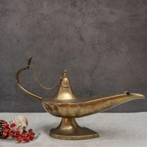 Vintage Genie Lamp Solid Brass Aladdin Lamp Stylish Incense Burner Oil Lamp Magic Gift