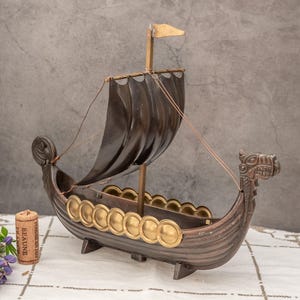 Vintage Vikingschip sculptuur gegoten koper en messing roeibootmodel handgemaakt schip nautisch decor oorlogsschip midden van de eeuw Nordic cadeau