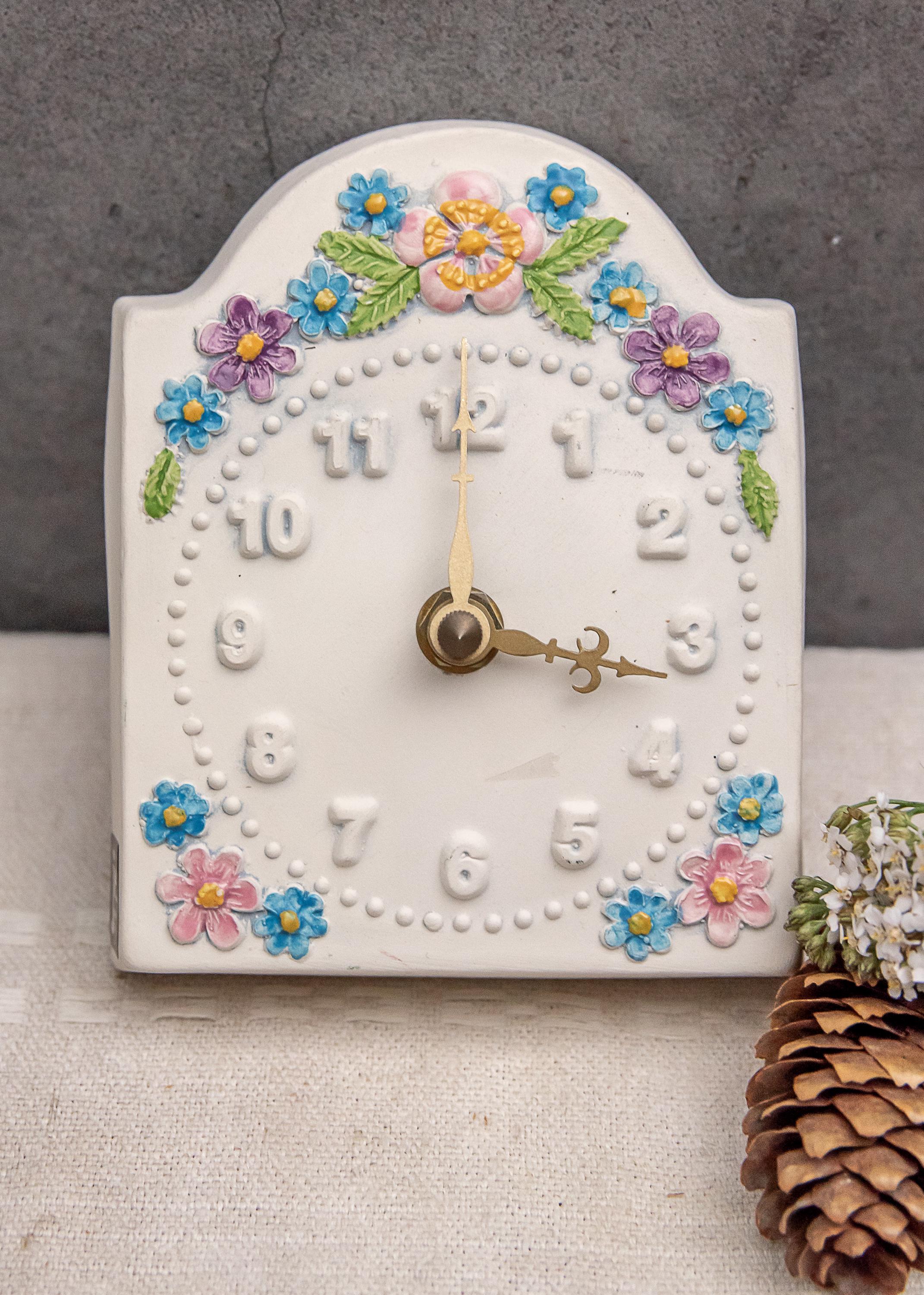 Horloge décor raisin en étain fabriquée en France