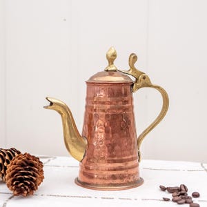 Liten vintage kanna i ren koppar, kaffekokare, vattenkanna, mässingskanna, fransk stil, bondgårdsdekor, värdinna, present till kaffeälskare