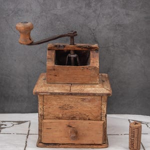 Antique Rustic Coffee Grinder Nordic Vintage Kitchen Primitive Manual Coffee Beans Mill Wood Brass 19th Century Farmhouse Decor Food Photo