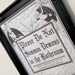 Bitte nicht Dämonen im Badezimmer beschwören, druckbare Kunst, gotische Wandkunst, Halloween Badezimmer Schild, digitaler Download druckbare Kunstwerk.