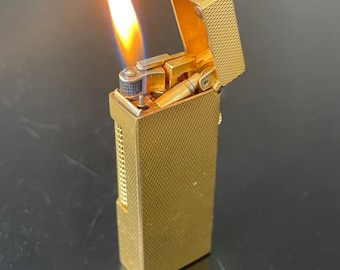 Briquet Dunhill Rollagas doré avec motif orge. Remis à neuf