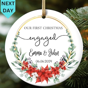 Adorno personalizado para nuestra primera Navidad de compromiso, regalo para recién comprometidos en Navidad, adorno para nuestra primera Navidad de compromiso, adorno navideño de compromiso