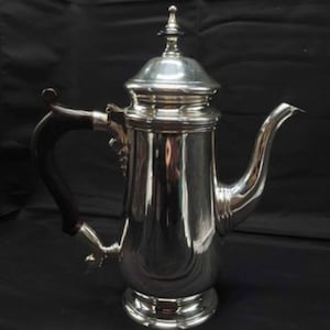 Théière vintage de 11 po. en métal argenté fabriquée en Inde