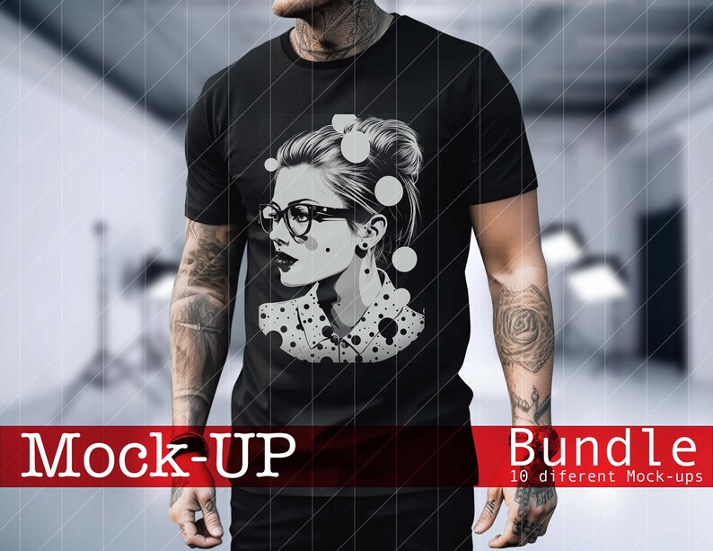 K&ouml;nnte beinhalten: Ein schwarzes T-Shirt mit einem Grafikdruck einer Frau mit Brille und einem Tupfenmuster. Der Text "Mock-Up" ist in Rot am unteren Rand des Bildes. Der Text "Bundle 10 different Mock-ups" ist in Wei&szlig; auf rotem Hintergrund unten rechts im Bild.