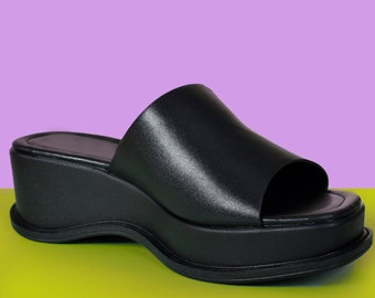 Deadstock Y2K Slide on Platform Mule Sandals - Black