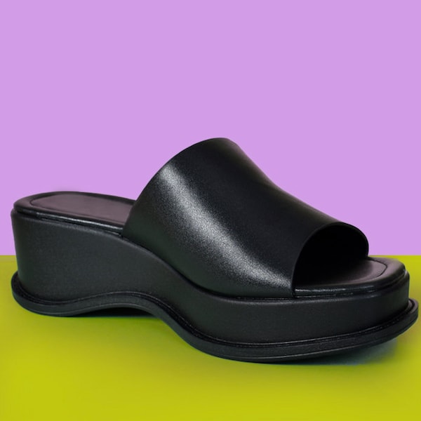 Deadstock Y2K Slide on Platform Mule Sandals - Black