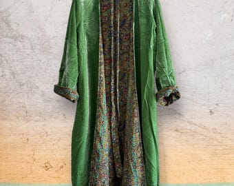 Grüner Wende-Samtkimono, langer Samtkimono, Wende-Samtkimono in Grün mit kombinierter Seide, weicher Kimono für Damen.