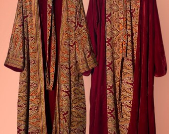 Roter Kimono aus drittem Haar und bedruckter Seide, langer reversibler Samtkimono, sehr weicher Kimono für Frauen, Yoga-Kimono aus Seide und Samt.