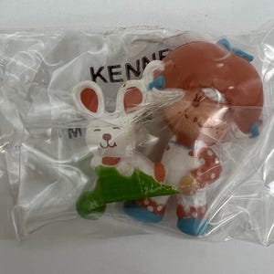Vintage Kenner Strawberry Shortcake Apricot and Hopsalot  mini figure, sealed