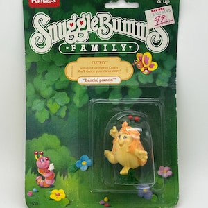 Vintage Playskool Snugglebumms Cutely mini figure on card