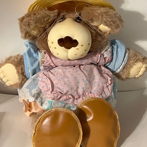 1983 Coleco Furskins Hattie Bear with hat
