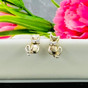 Girls' Perched Kitty Cat Screw Back 14K Gold Earrings - in Season Jewelry