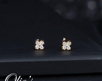 Tiny Gold Flower Earrings for Her, 14k Gold Screwback Stud, Floral Earrings, Gift for Bridesmaids, Wedding Jewelry