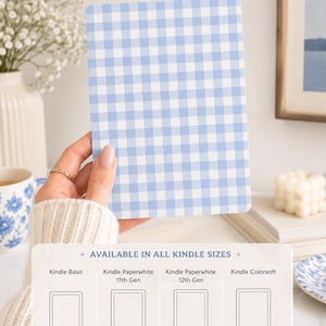 May include: A rectangular Kindle insert featuring a light blue and white gingham check pattern. Below the insert, a chart lists compatibility for Kindle Basic at 6.06 x 8.15 inches, and Kindle Paperwhite 11th Gen, 12th Gen, and Colorsoft at 6.19 x 8.70 inches.