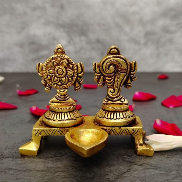 Brass Shankh Chakra Diya Set of  Shanka Chakra Brass Diya, Brass Vishnu Oil Lamp Diya Deepam, Brass Kuthu Vilakku Deepak Deep.