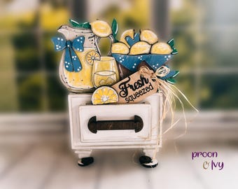 Lemon Tiered Tray Decor Set, Summer Lemonade Decor, Fresh Squeezed Sign, Farmhouse Kitchen Lemon Display, Rustic Summer Tray Decor