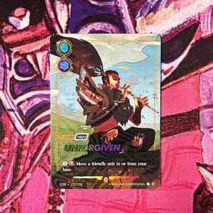 Könnte beinhalten: Eine Sammelkarte mit Yasuo, dem Unvergebenen, der Flöte spielt. Die Karte hat ein blaues und goldenes Design mit dem Text "UNFORGIVEN" und "Move a friendly unit to or from your base."