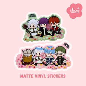 Puede incluir: Pegatinas de vinilo mate con ilustraciones de personajes de anime estilo chibi. Las pegatinas muestran grupos de personajes con diversos colores de pelo y atuendos, sobre fondos florales. El texto "EASY PEEL" es visible en las pegatinas. El texto "MATTE VINYL STICKERS" está en la parte inferior.