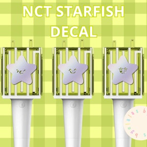 Könnte beinhalten: NCT Starfish Aufkleber. Das Bild zeigt mehrere weiße Leuchtstäbe mit einem sternförmigen Aufkleber in der Mitte. Die Sterne haben unterschiedliche Gesichtsausdrücke. Die Leuchtstäbe sind in einem hellgrünen Käfig eingeschlossen. Der Hintergrund ist ein hellgrünes Karomuster.