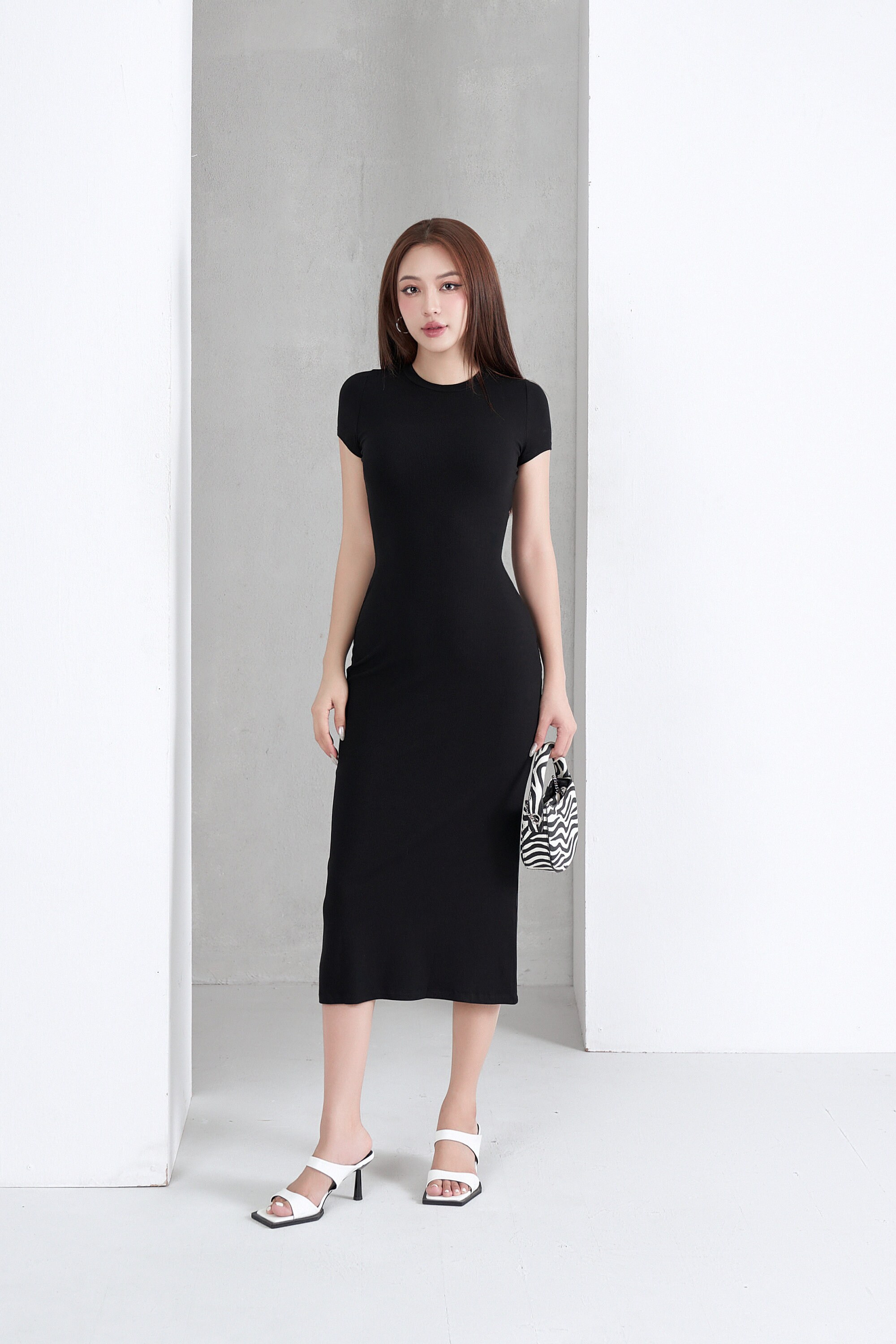 Classic Black Short Sleeve Midi Dress: Elegant and Casual Basic Design ...