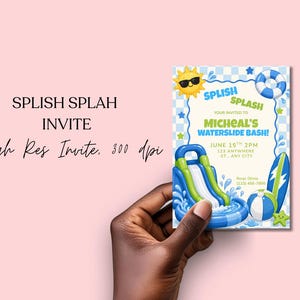 Op de afbeelding: Een uitnodiging voor een feestje met een waterglijbaan thema. De uitnodiging toont een blauwe en groene waterglijbaan, een strandbal en een surfplank. De tekst luidt "Splish Splash" en "Micheal's Waterslide Bash!"