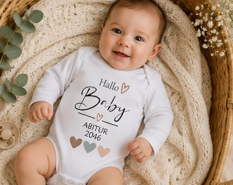 Body Hello Baby ABITUR 2046 | Organiczne body z długim rękawem i wzorem w serduszka | Prezent dla dziecka | Neutralne body niemowlęce